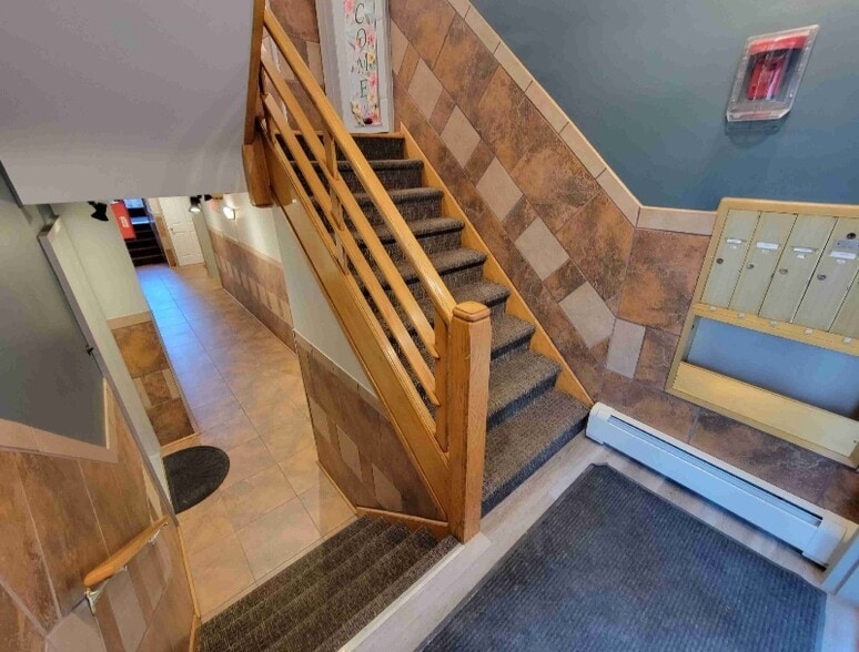 Building Photo - 701 Lake St