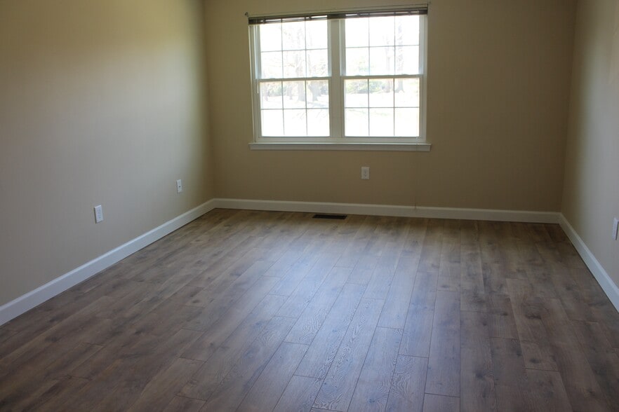 Building Photo - 2203 Buckingham Cir