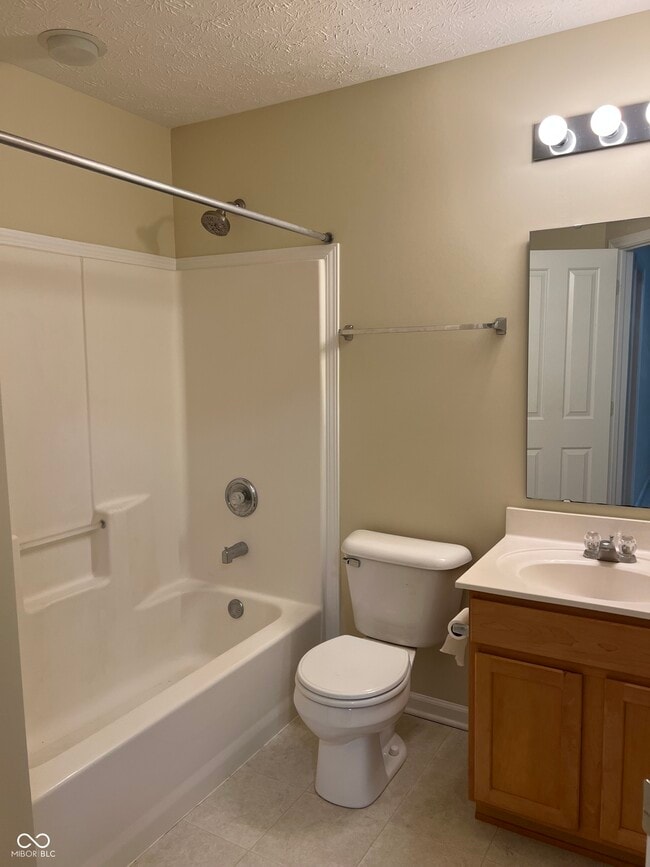 Building Photo - 3522 N Golden Gate Dr