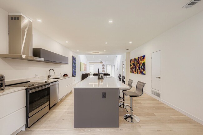 Building Photo - 12364 Montego Plaza