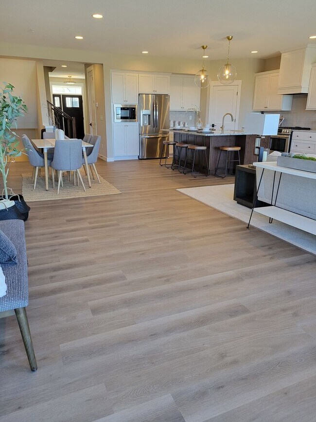 Building Photo - Executive Luxury Rentals