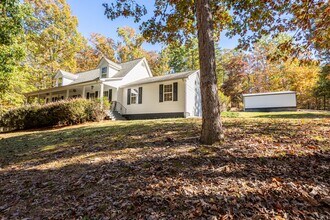 Building Photo - 3 Bedrooms, 2.5 Bathrooms - Home in Silver Creek!