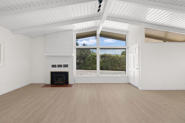 Building Photo - 289 Ramona Dr