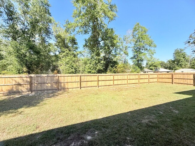 Building Photo - Beautiful 3-Bedroom Home - Open Split Floo...