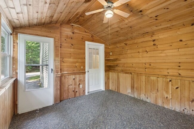 Building Photo - 5 Woodvale Ct