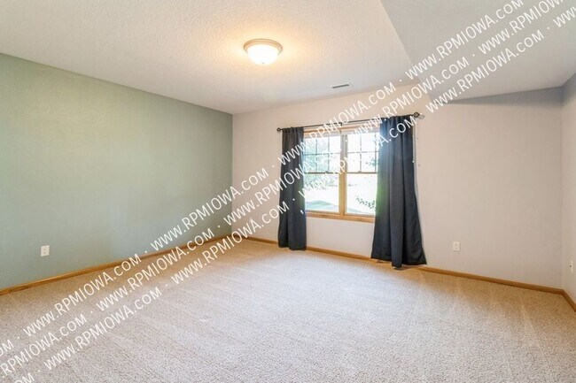Building Photo - 547 82nd St