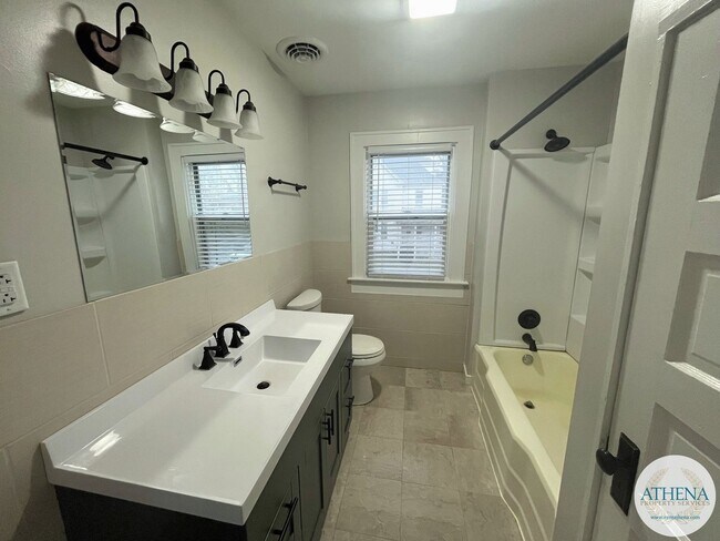 Building Photo - 5 Bedroom / 2 Bath House - NEAR SEMO's CAMPUS