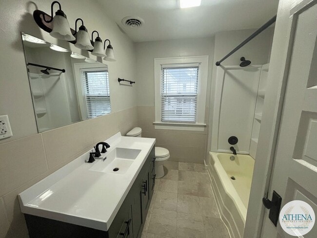 Building Photo - 5 Bedroom / 2 Bath House - NEAR SEMO's CAMPUS, W/D & LAWN CARE INCLUDED
