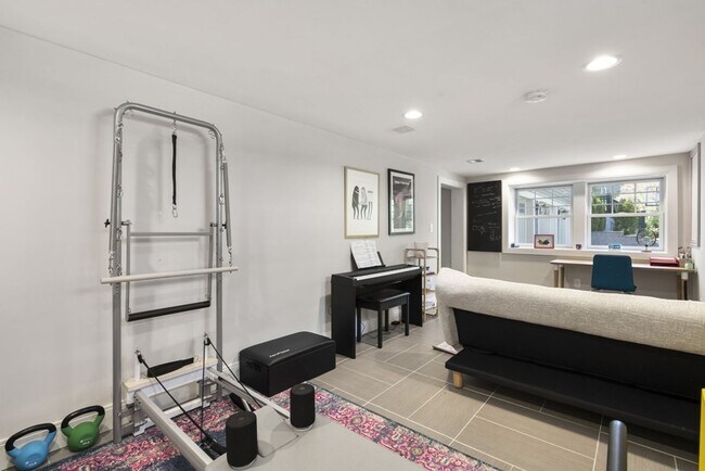 Building Photo - 265 Jackson St