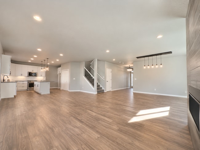 Building Photo - 1816 S Ridgetop Dr