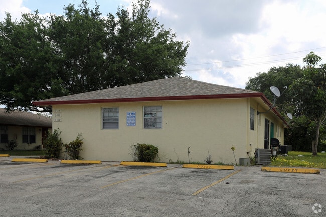 Building Photo - 3410 Lynwood Dr