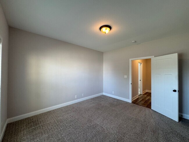 Building Photo - Beautiful Single Family Home