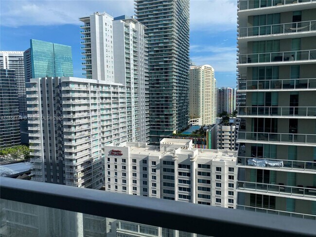 Building Photo - 1111 SW 1st Ave