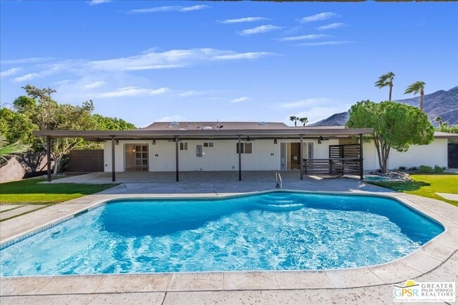 Building Photo - 372 E Molino Rd