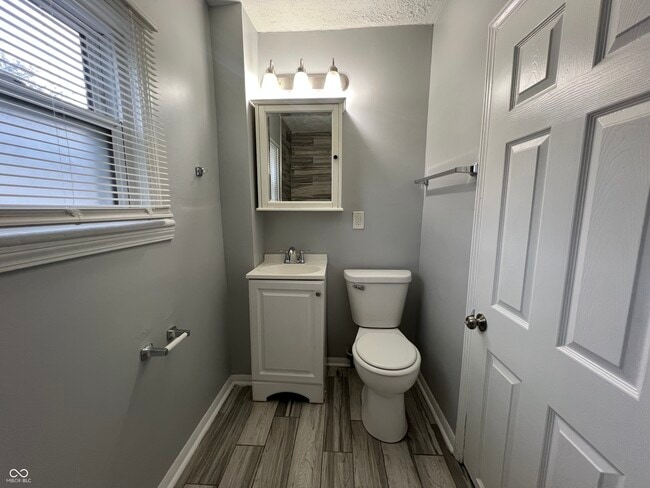 Building Photo - 302 S Randolph St