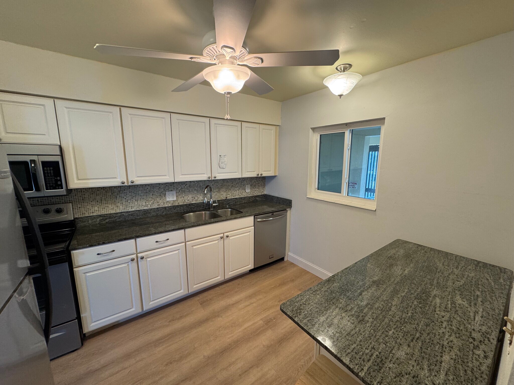 Kitchen - 868 Bayway Blvd