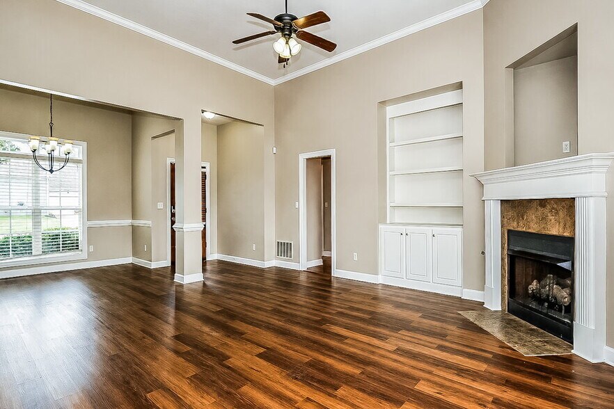 Building Photo - 4378 Bloombury St