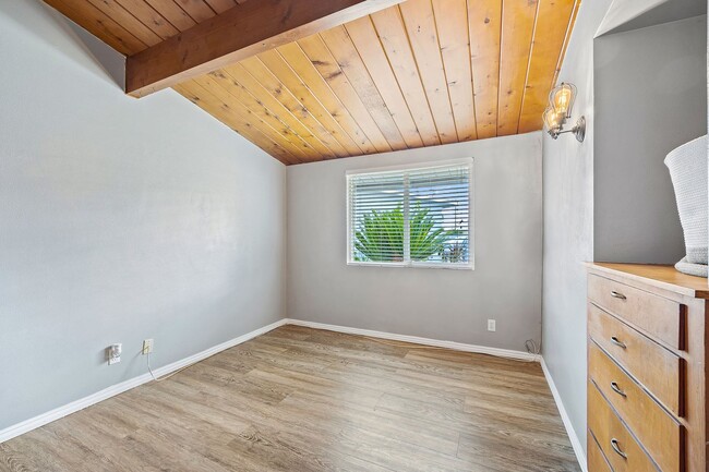 Building Photo - Adorable 3 Bedroom 2 Bathroom Single Story Family Home