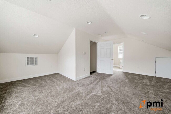 Building Photo - 4 BEDROOM 2 BATH RENOVATED HOME IN NORFOLK, PETS ACCEPTED