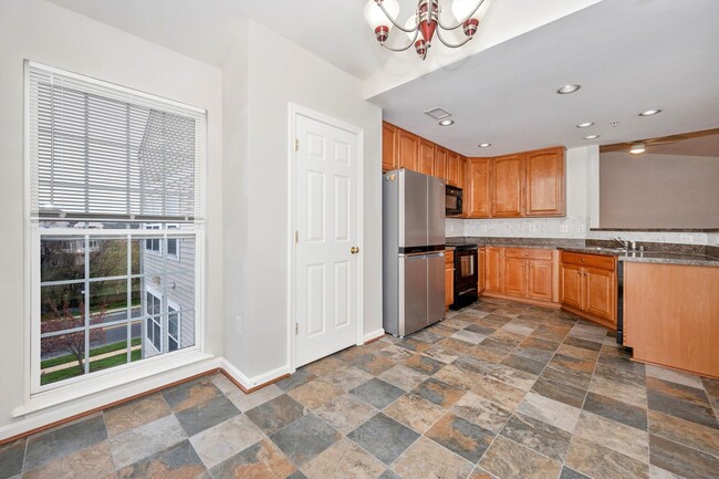 Building Photo - Elevator Condo in Frederick Pent House Level