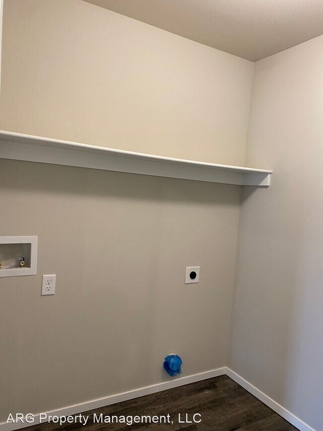 Building Photo - 3 br, 2 bath House - 8216 Regency Way