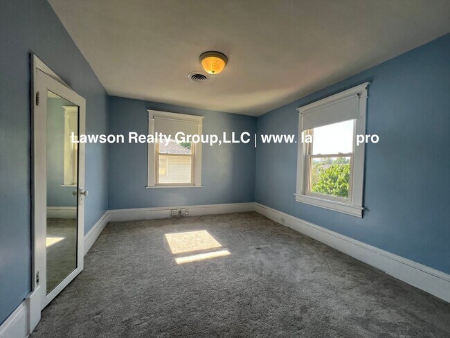 Building Photo - Charming Grandin Court House with Detached Garage and In Law Suite