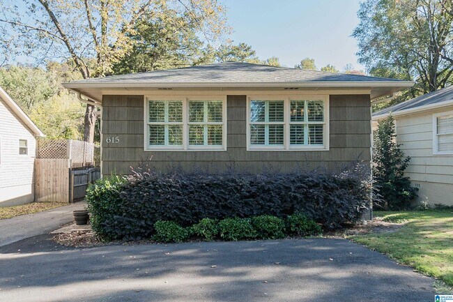 Building Photo - 615 Broadway St