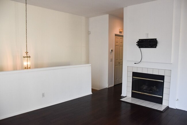 Building Photo - 8215 E White Oak Ridge
