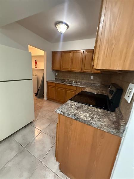 Building Photo - 5744 NW 27th Ct