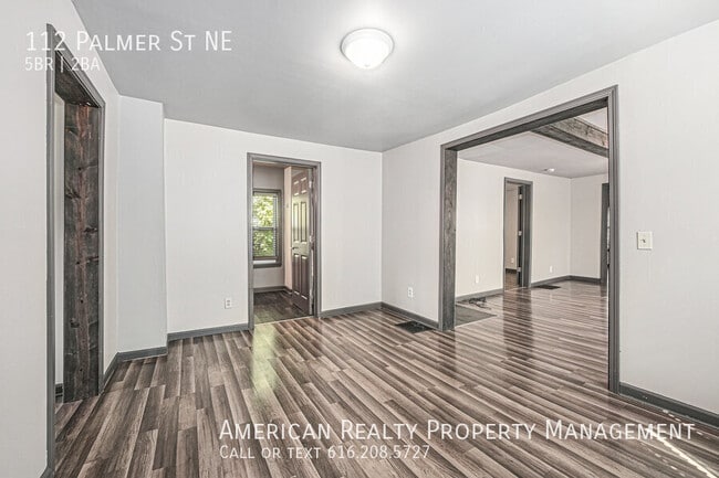 Building Photo - 112 Palmer St NE