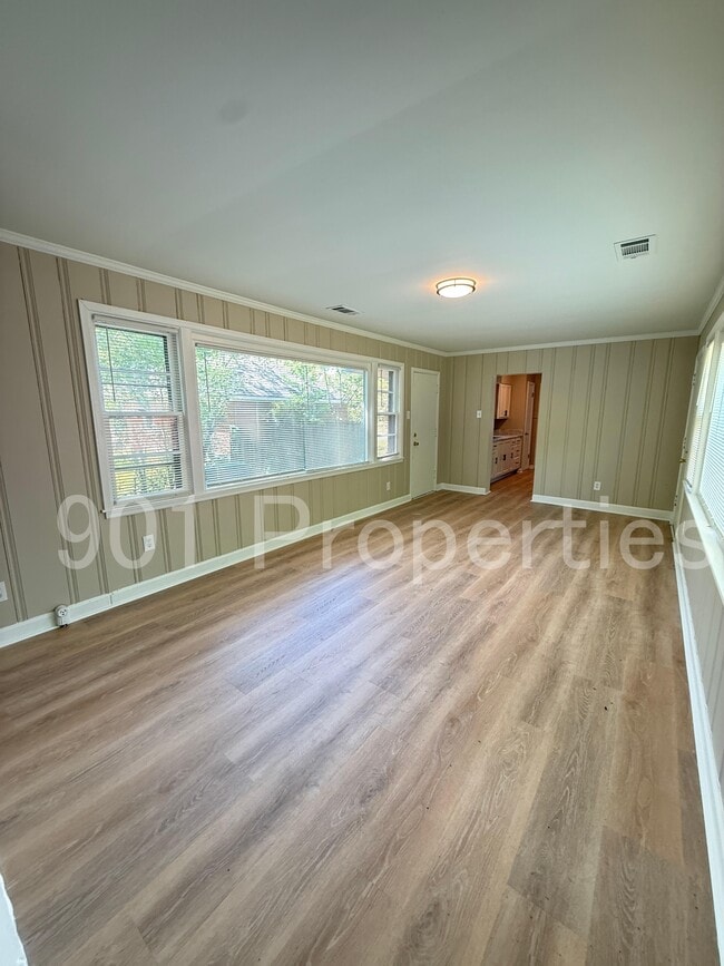 Building Photo - 814 Colonial Rd