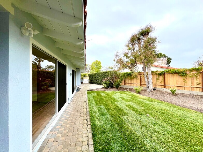 Building Photo - 2548 Via Carrillo