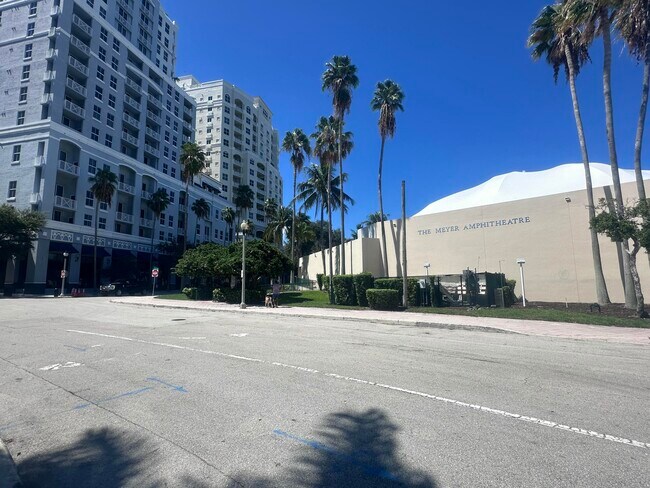 Building Photo - 255 Evernia St