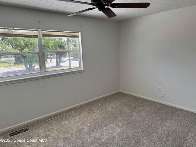 Building Photo - 4230 Mt Vernon Ave