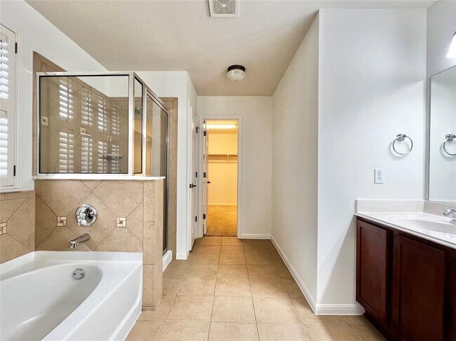 Building Photo - 9500 Castle Pines Dr