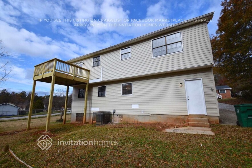 Building Photo - 2700 Rockdale Dr