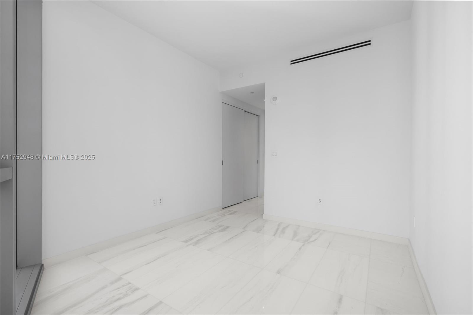 Building Photo - 300 Biscayne Boulevard Way