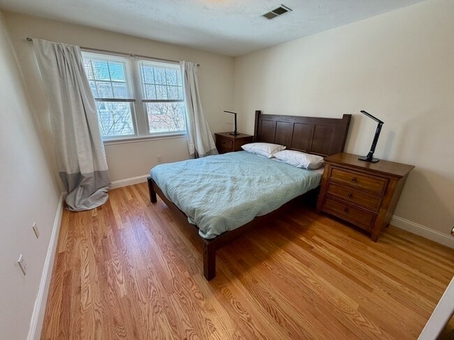 Building Photo - 4 N Park St