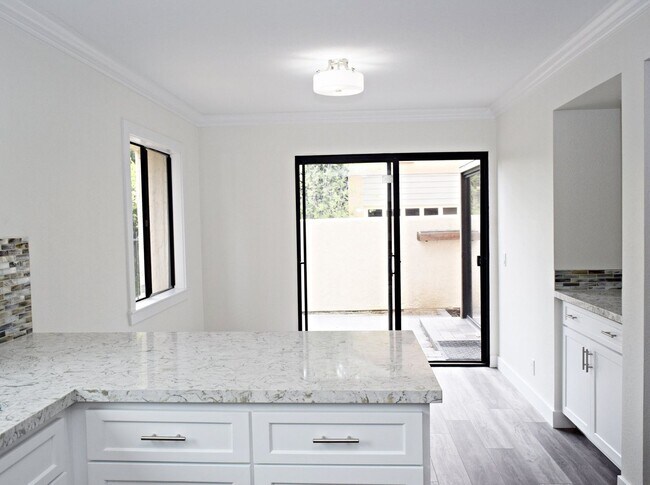 Building Photo - Flexible Lease Terms! Stunning 4BR/2.5BA Two-Story Renovated Townhome in UTC!