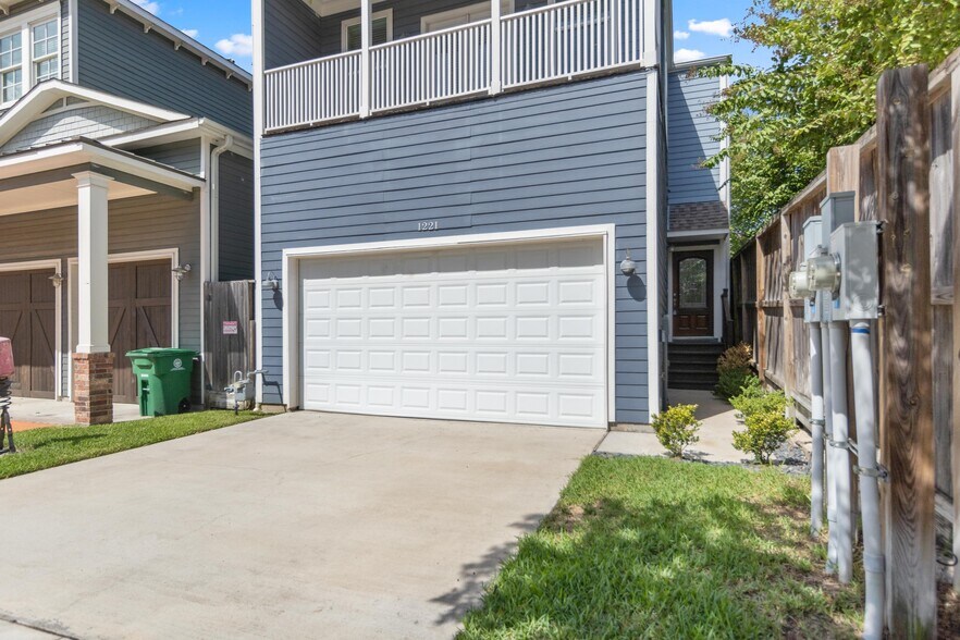 driveway view, entry walkway to the side - 1221 W 23rd St