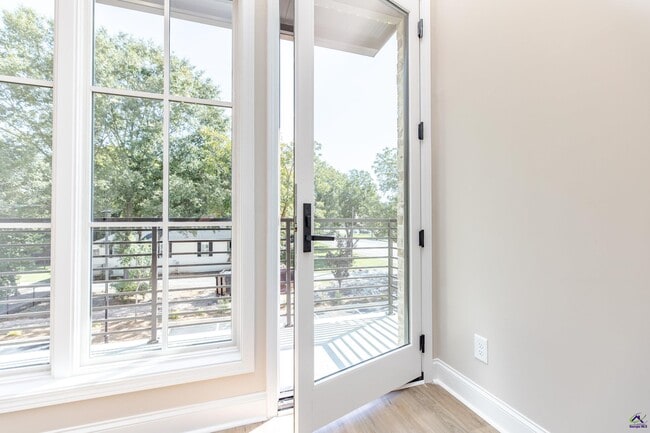 Building Photo - 1013 Northside Dr