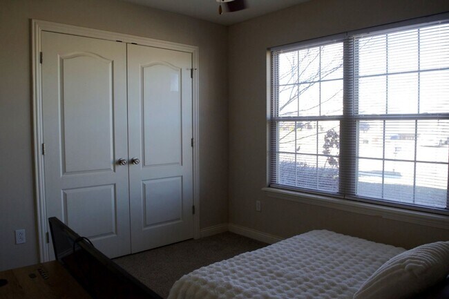 Building Photo - Nice 3 Bed 2 Bath House In Vanderveen Crossing!