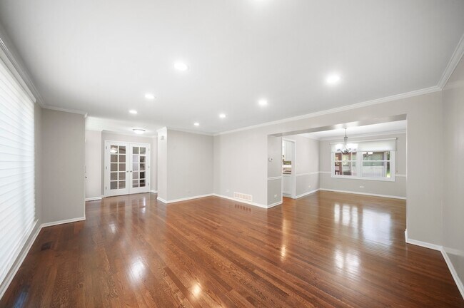 Building Photo - 310 Chesterfield Ln