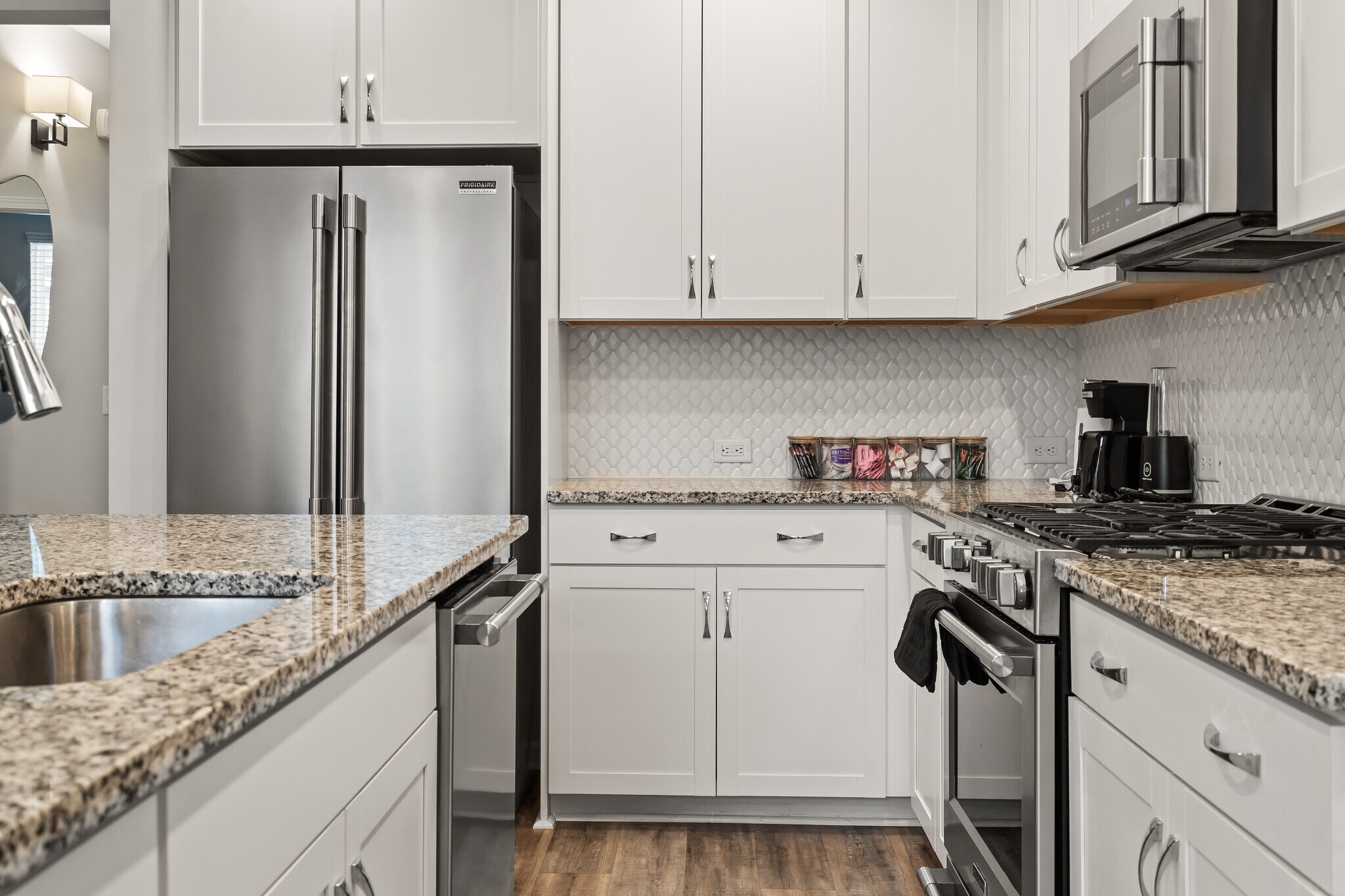 Building Photo - 2037 Statesville Ave