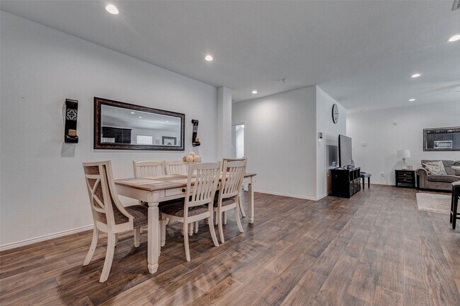 Building Photo - 2407 S Colosseum Ct