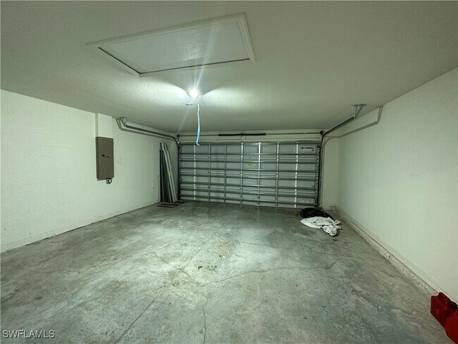 Building Photo - 1705 NE 33rd Ln
