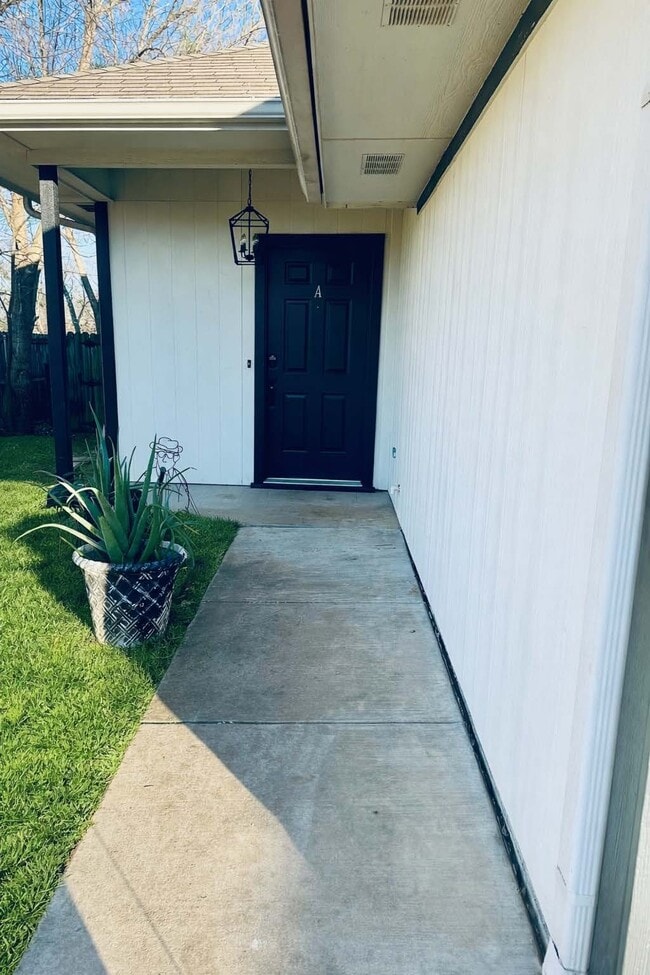 Building Photo - 505 S 1st St