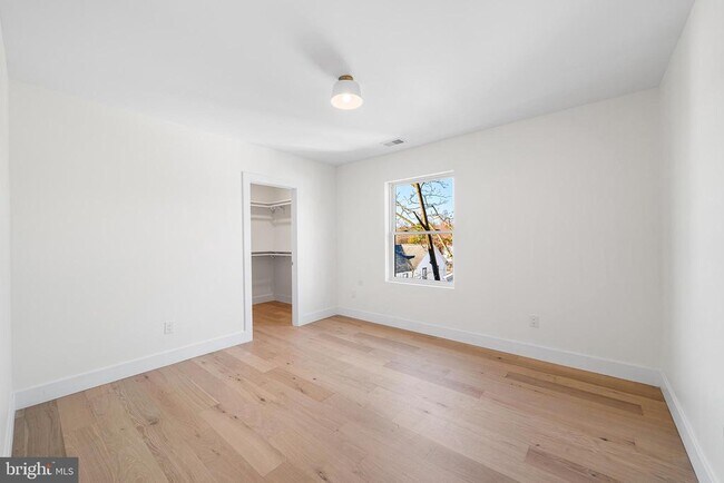 Building Photo - 705 Preston Ave