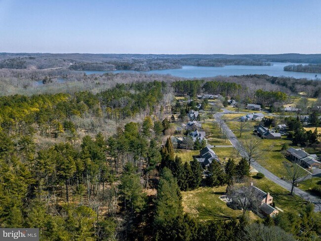 Building Photo - 2210 Boxmere Rd