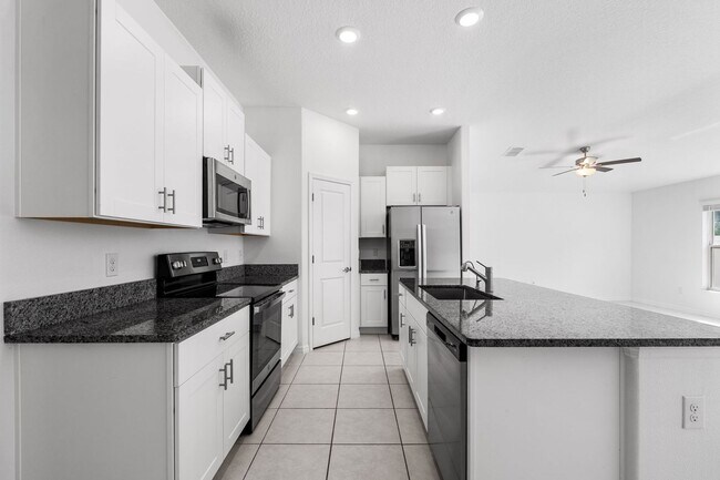 Building Photo - Like New 3/2 in Wimauma